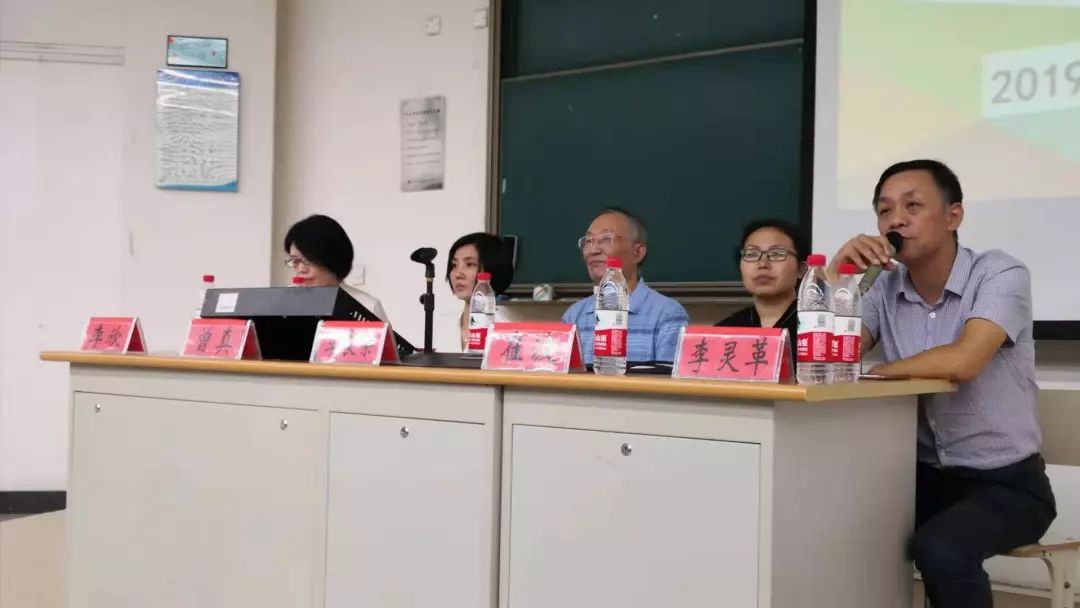 新闻与传播学院院长李良荣,党委书记崔波,副院长李灵革,副院长李欣