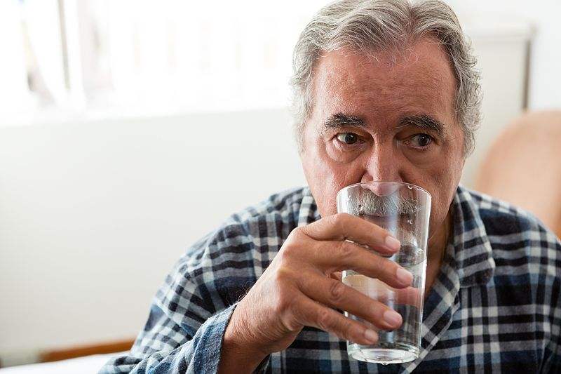 老年人口酸水_老年人微信头像