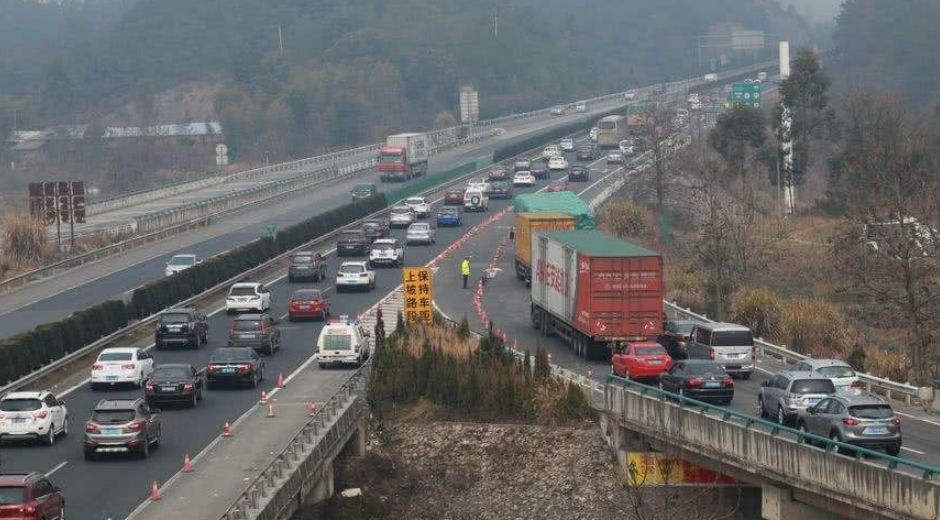 遂川小型客车注意中秋通行高速公路不免费将出现这3个拥堵高峰期