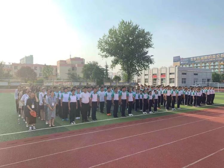 聊城二中附属东苑中学隆重举行开学典礼暨军训汇演