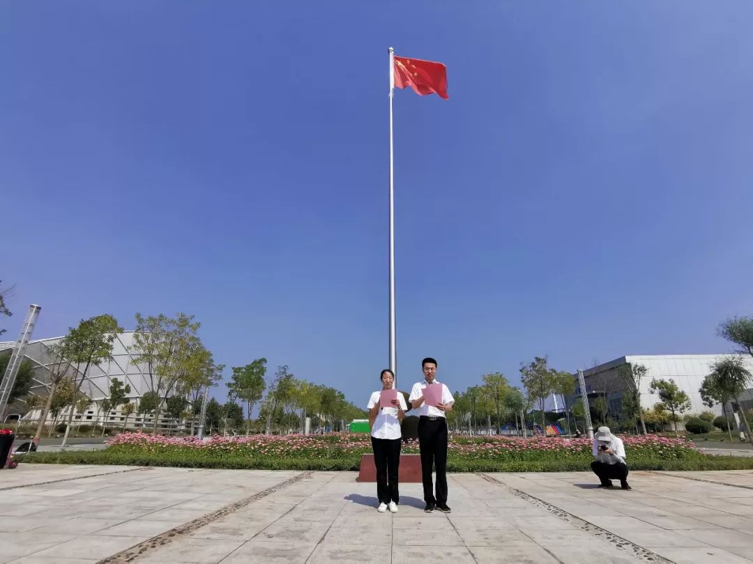 "我与祖国共奋进——国旗下的演讲"特别主题团日活动