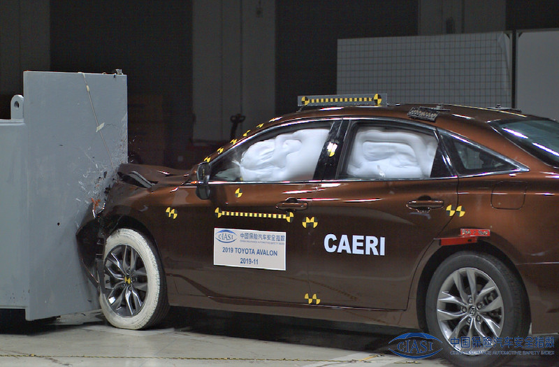 丰田雷凌参加中保研碰撞测试,整车吸能溃缩不