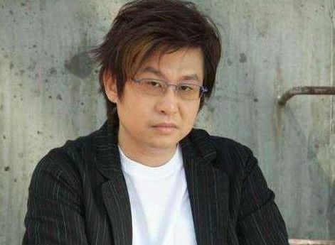 58岁"水手"郑智化近照曝光,保养的很好,轮椅已经代替拐杖
