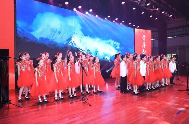 童声合唱《梦的地图》《我爱你中国》