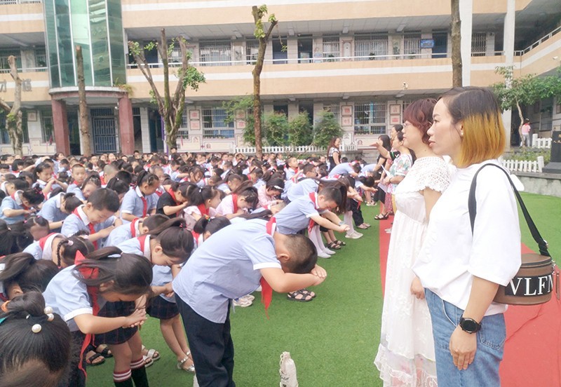 高坪七小全体师生将精诚团结,改革创新,锐意进取,用智慧和心血书写新