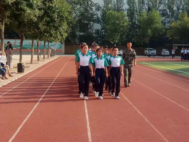 聊城二中附属东苑中学隆重举行开学典礼暨军训汇演