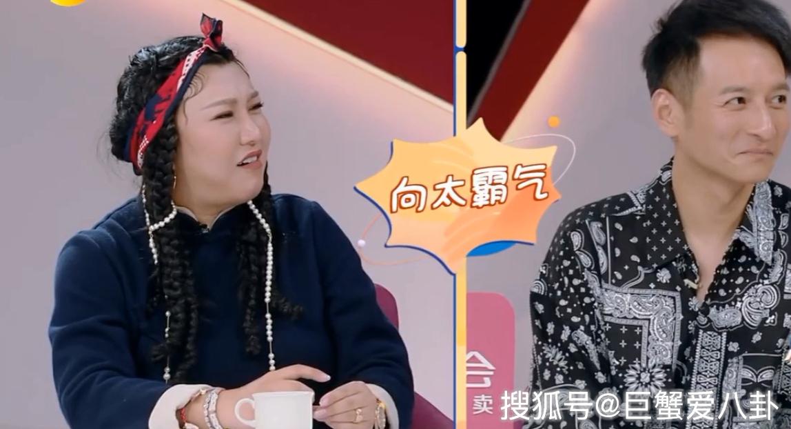 向太曾警告向华强如果带女伴吃饭就离婚,管不