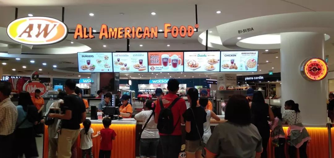 曾经在星耀樟宜排队两小时的美式快餐aw终于开分店了