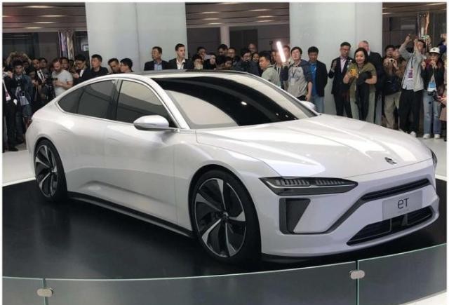 郑谊看车展(15)蔚来ET7延迟上市,小鹏P7能顺