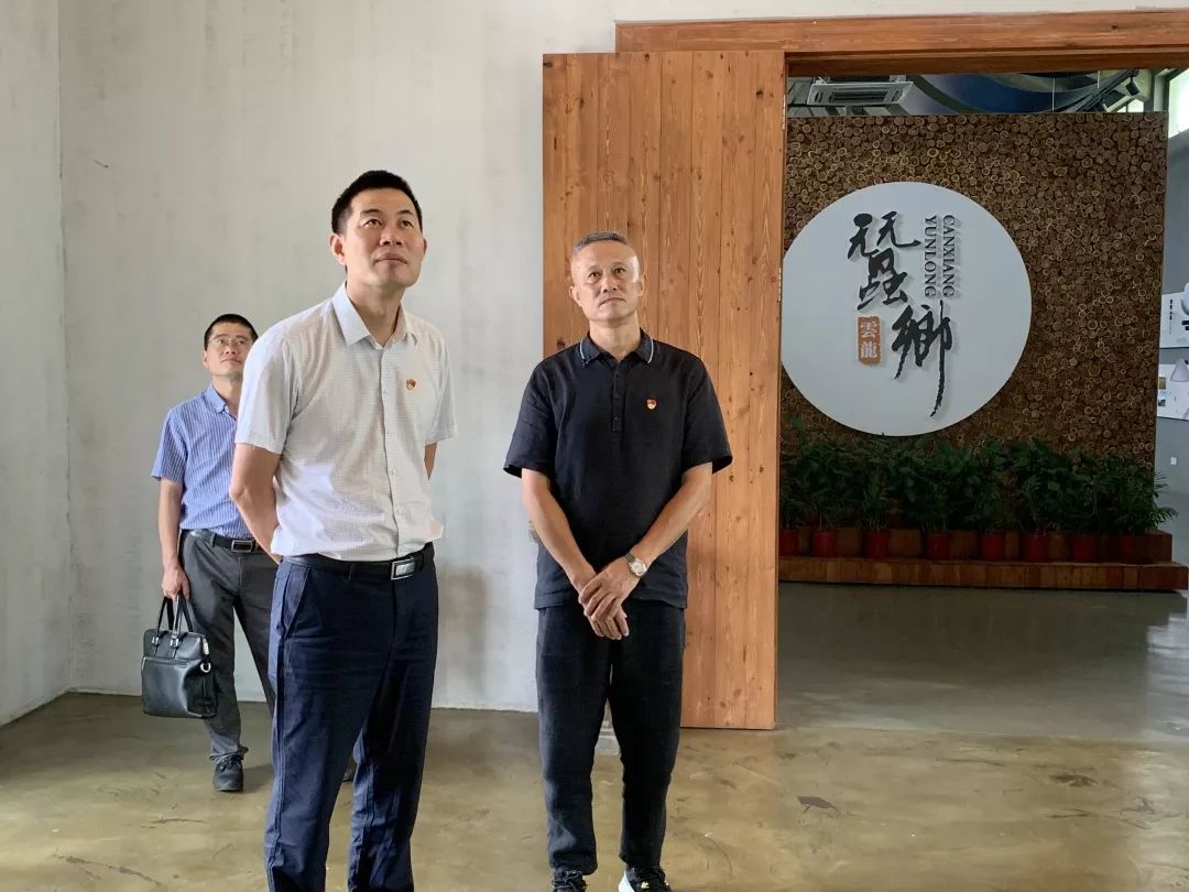 海宁市市领导吕忠飞一行来到周王庙镇云龙村对美丽乡村建设及旅游发展