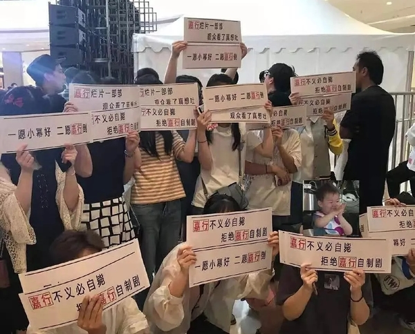 杨幂粉丝控诉经纪公司，粉丝管太宽还是公司“过度消费”？