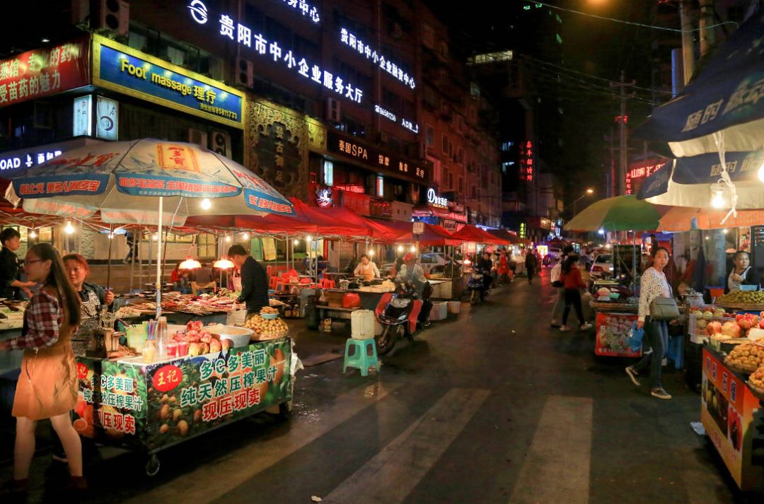 摄/卢勇红边门夜市红边门夜市算是贵阳的一条老夜市街了.