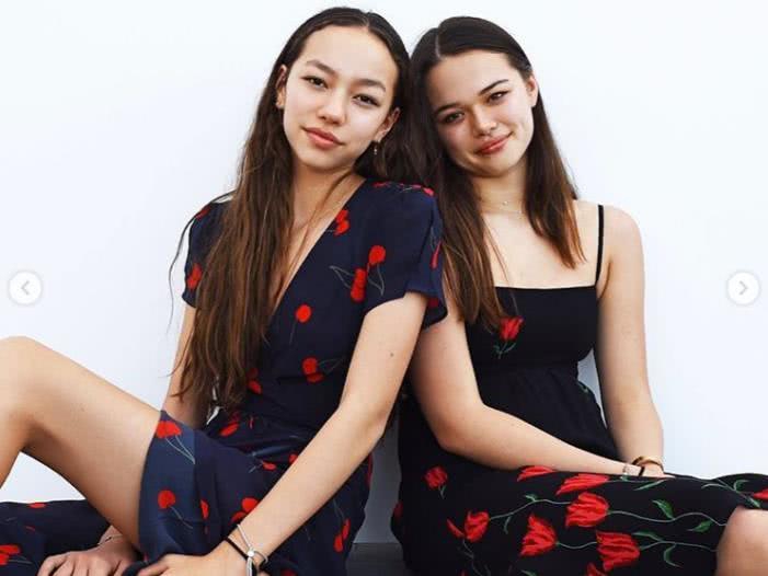 原创富婆邓文迪携大女儿现时装周,母女全程有说有笑,格蕾丝衣着朴素