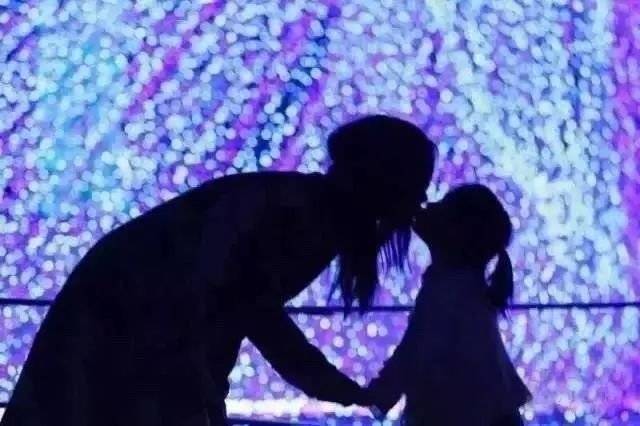 梦境中的浪漫告白，解析梦见一个女生发信息对我表白了的深层含义