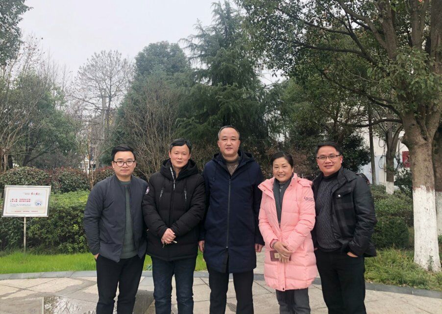 1997年,他毕业分配到原峡江县金坪共大上班,正值全国上下学习贯彻"党