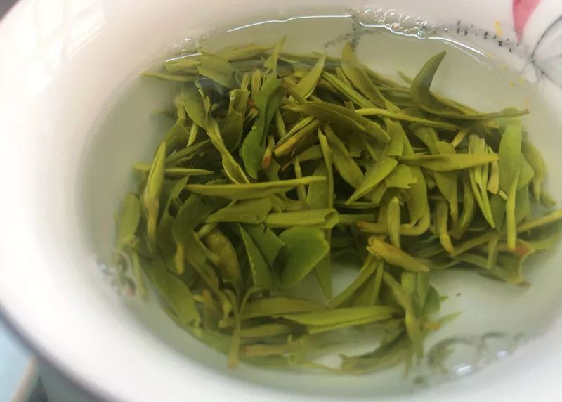 螃蟹和茶叶一起吃吗 螃蟹和茶叶一起吃吗