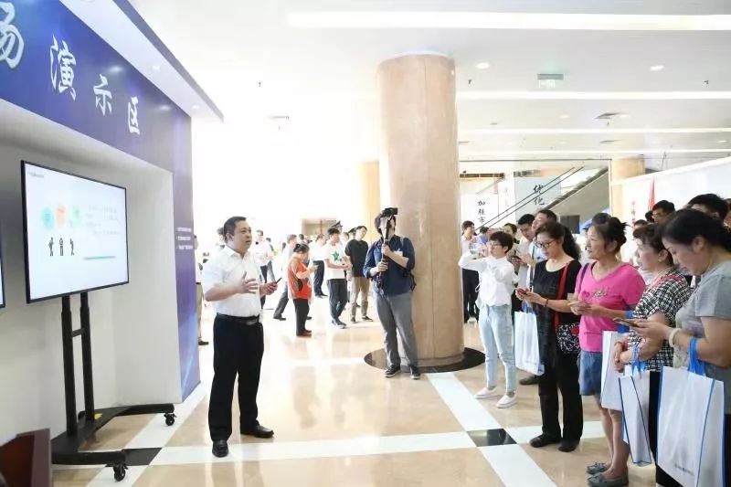 服务人民群众 1d07d156fe234aa69a2f8b3bb88870cb.jpeg