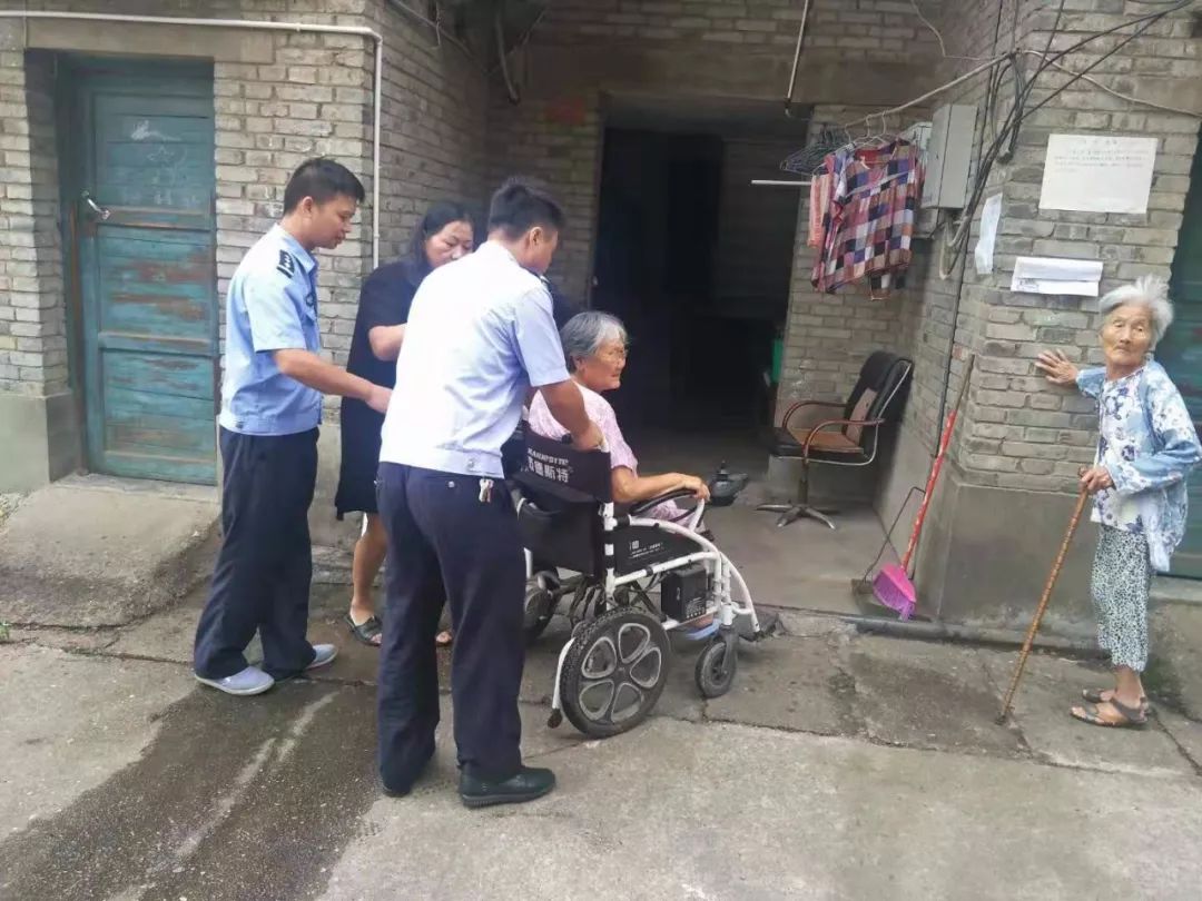 老人口很苦_生活很苦的图片(2)