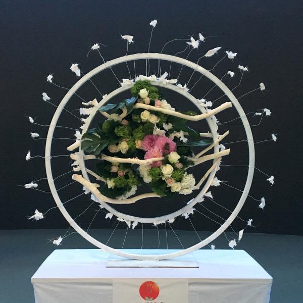 isunflower花艺学院现代自由式插花的特点