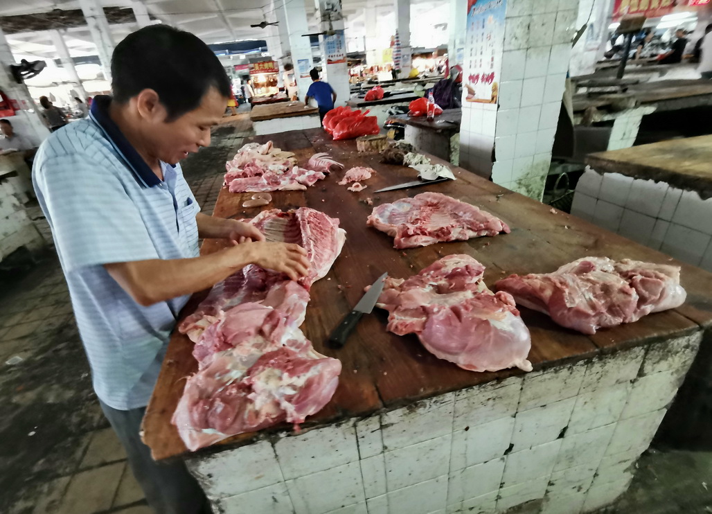 灵山逛菜市场:猪肉涨价拉升了整体肉价,现在大猪没了开始杀小猪