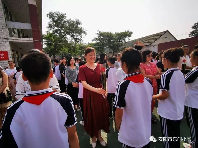 秋风阵阵送清爽,情意满满谢师恩—记安阳市东门小学"庆祝新中国70