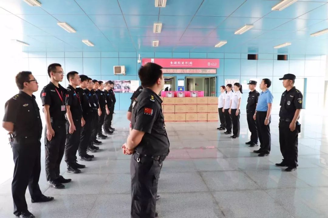 黄在元对派驻西安地铁三号线(1包)安检员,保安员提出双节安保工作要求