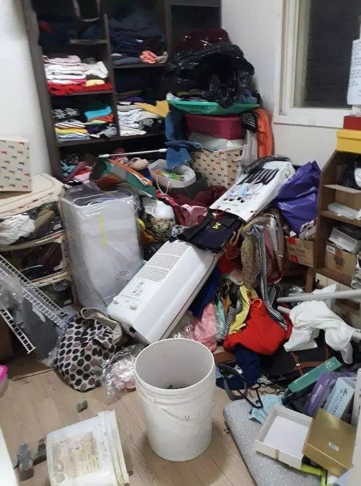 史上最脏乱房间大赛!这是个住在垃圾堆里的精致女孩吧?