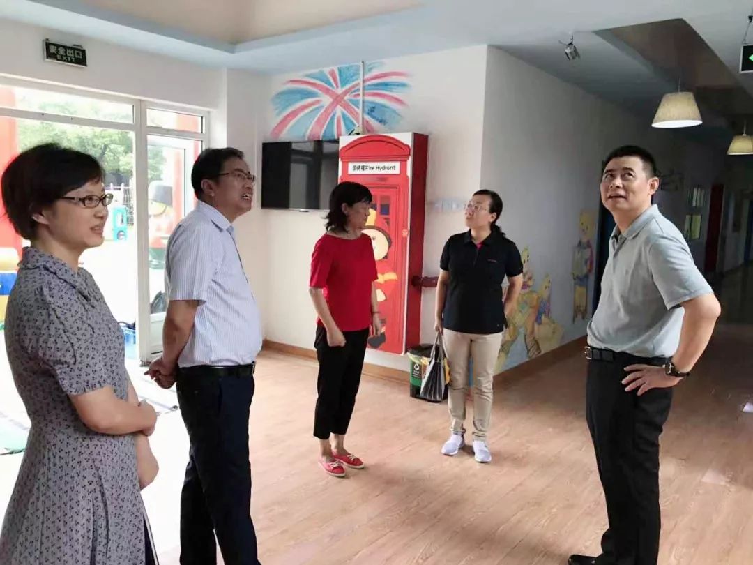 南希幼儿园法人巫老师向领导们简单介绍了南希幼儿园近期的工作开展
