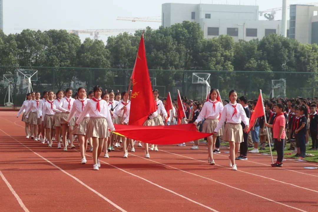 社会尊师重教教师回报社会记凤翔实验学校庆祝第35个教师节暨成依爱心