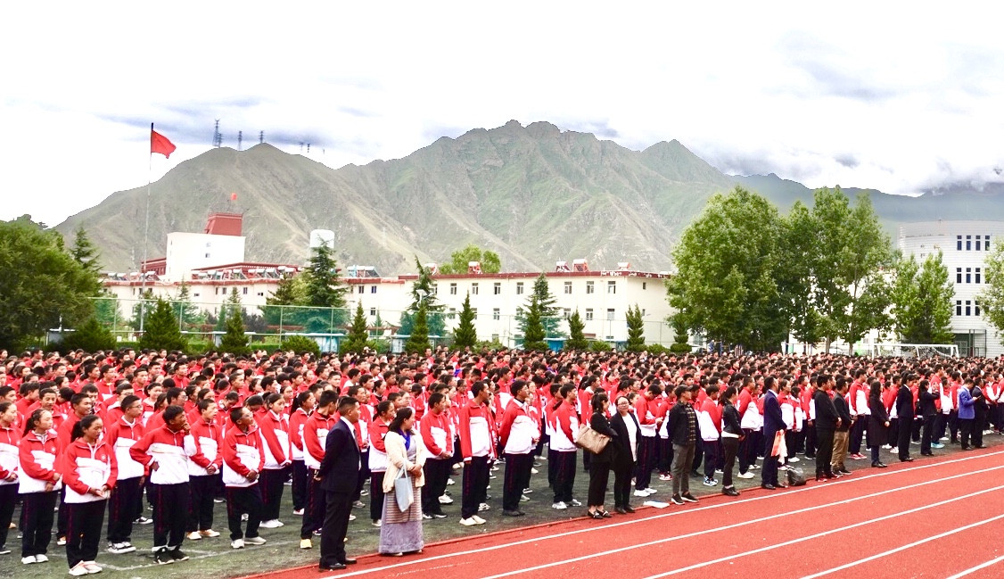 拉萨市北京中学举行第三十五个教师节表彰活动暨西藏自治区示范高中挂牌仪式