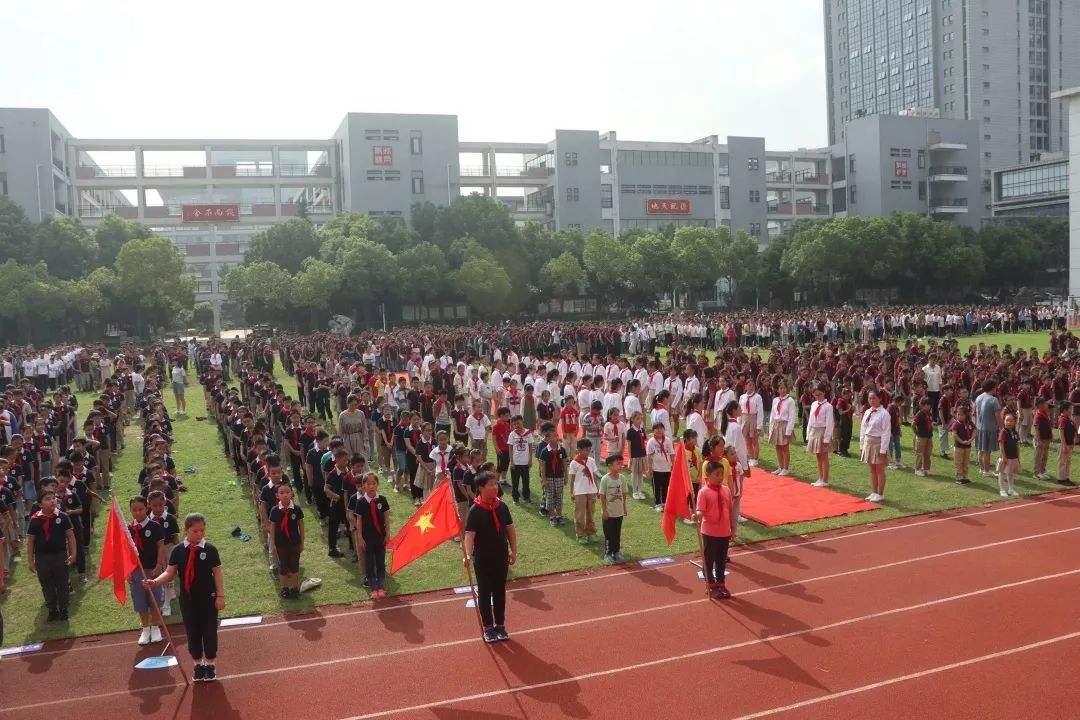 社会尊师重教教师回报社会记凤翔实验学校庆祝第35个教师节暨成依爱心