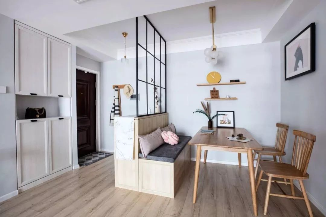 入户玄关是一堵墙怎么设计 6c92baf947a14457b1d0204b8931b651.jpeg