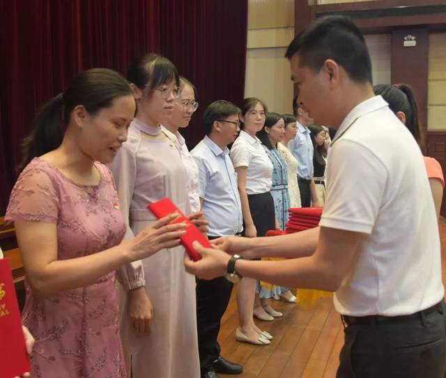 周谭镇人口_西充关文镇人口(2)