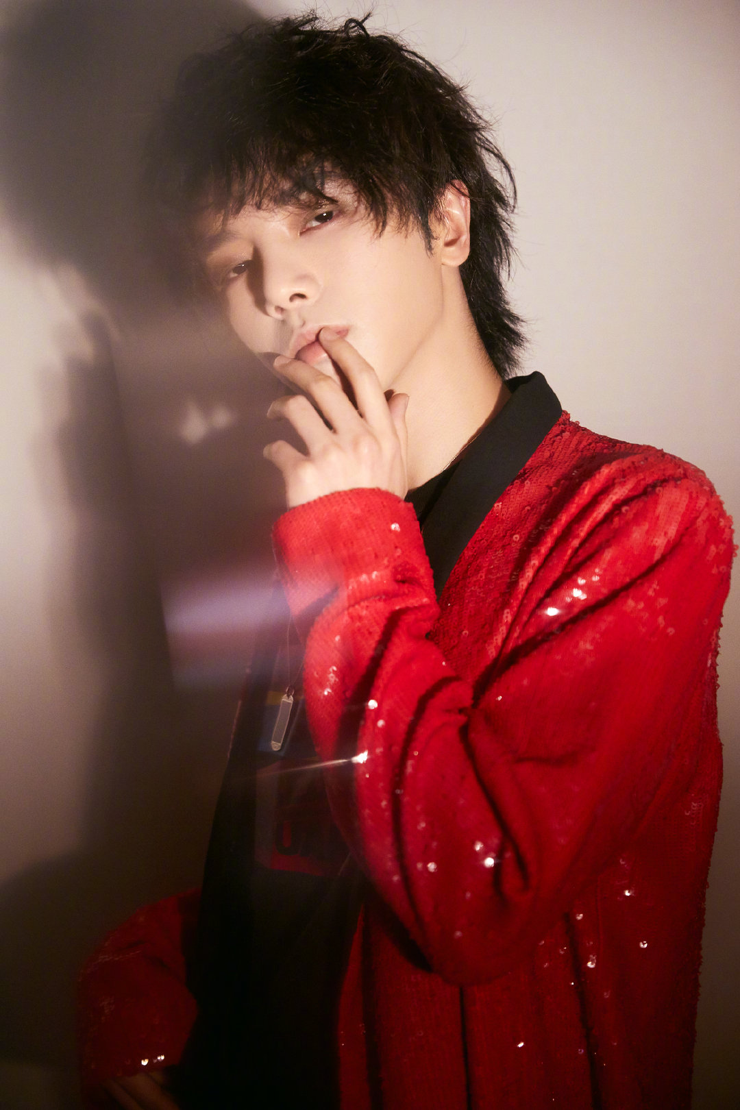 华晨宇红色衣服小合集 帅气的火星男孩魅力无法抵挡_红衣