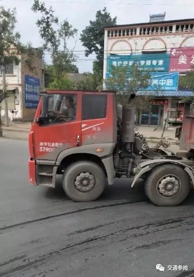 公路上惊现 平头车 专门对付限高杆 货车