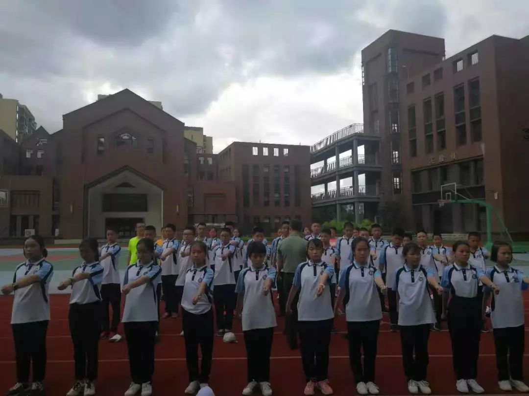 同学少年当磨砺青春意气正飞扬福州格致中学保福校区初一年段军训完美