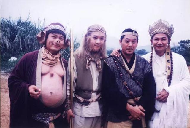 曾经红透半边天的江华,年轻的时候真的是帅得勾魂摄魄