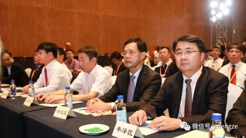 丰泽区区长杨国昕,副区长洪奕蓉,区委台港澳办,区商务局相关负责同志