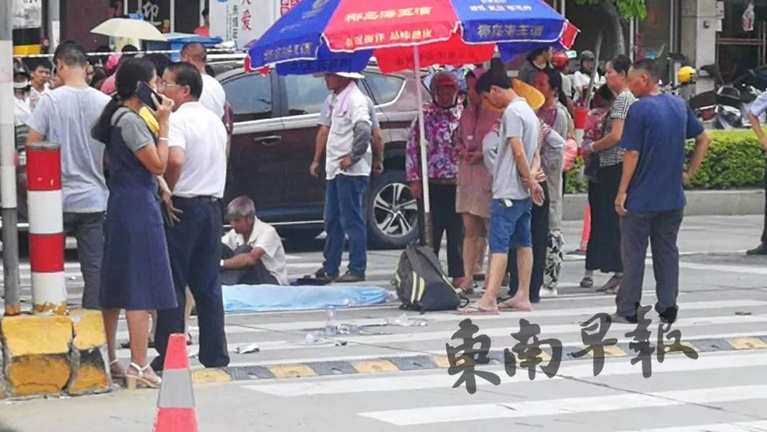 刚刚惠安发生车祸一对母子当场身亡正去上学路上