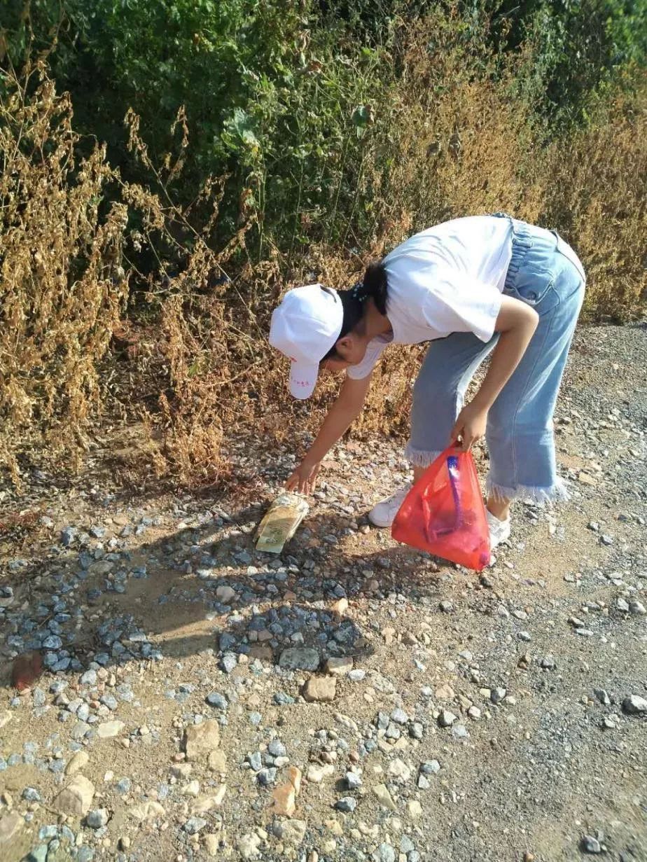 团区委开展"志愿者进乡村"助力农村人居环境整治