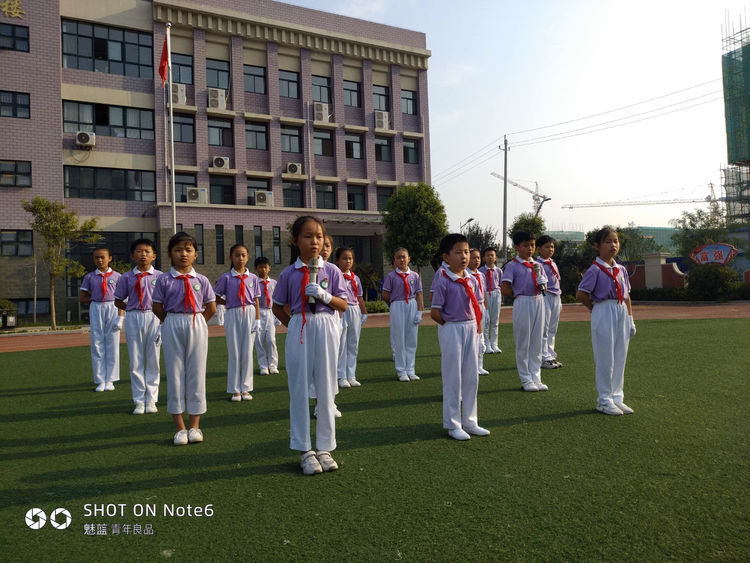 汴梁教育开封市集英小学隆重举行庆祝教师节升旗仪式