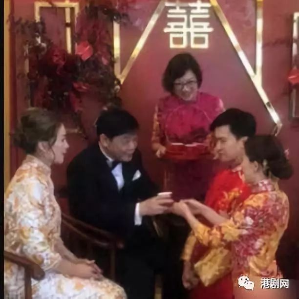 穿婚纱敬茶_鞠婧祎穿婚纱的照片