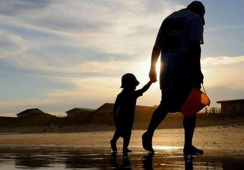 不一样的父亲全集观看 f0b05b023907453580d8ea50e612b0bf.jpeg