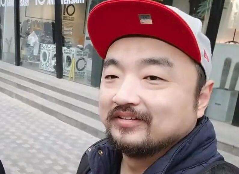 碰瓷寅子后总监开带pdd节奏:他刷的礼物就跟钱小佳是一个性质