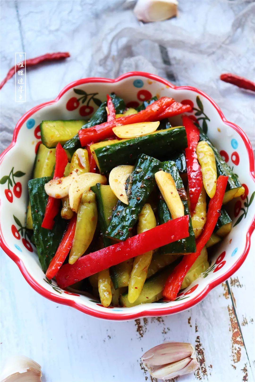 泡椒黄瓜条 酸爽脆嫩,带着微微的辣,回味却清新甘甜.