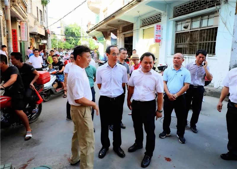 陵水县委书记符鸣县长李锋实地督导社会文明大行动