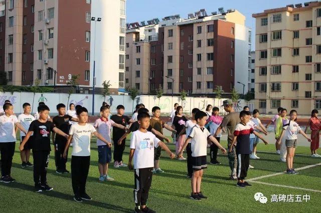 高碑店五中高碑店市第五中学2019级七年级新生军训圆满结束