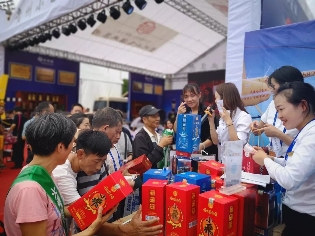 买酒100万送宝马5系!酒博会现场,优惠活动真多