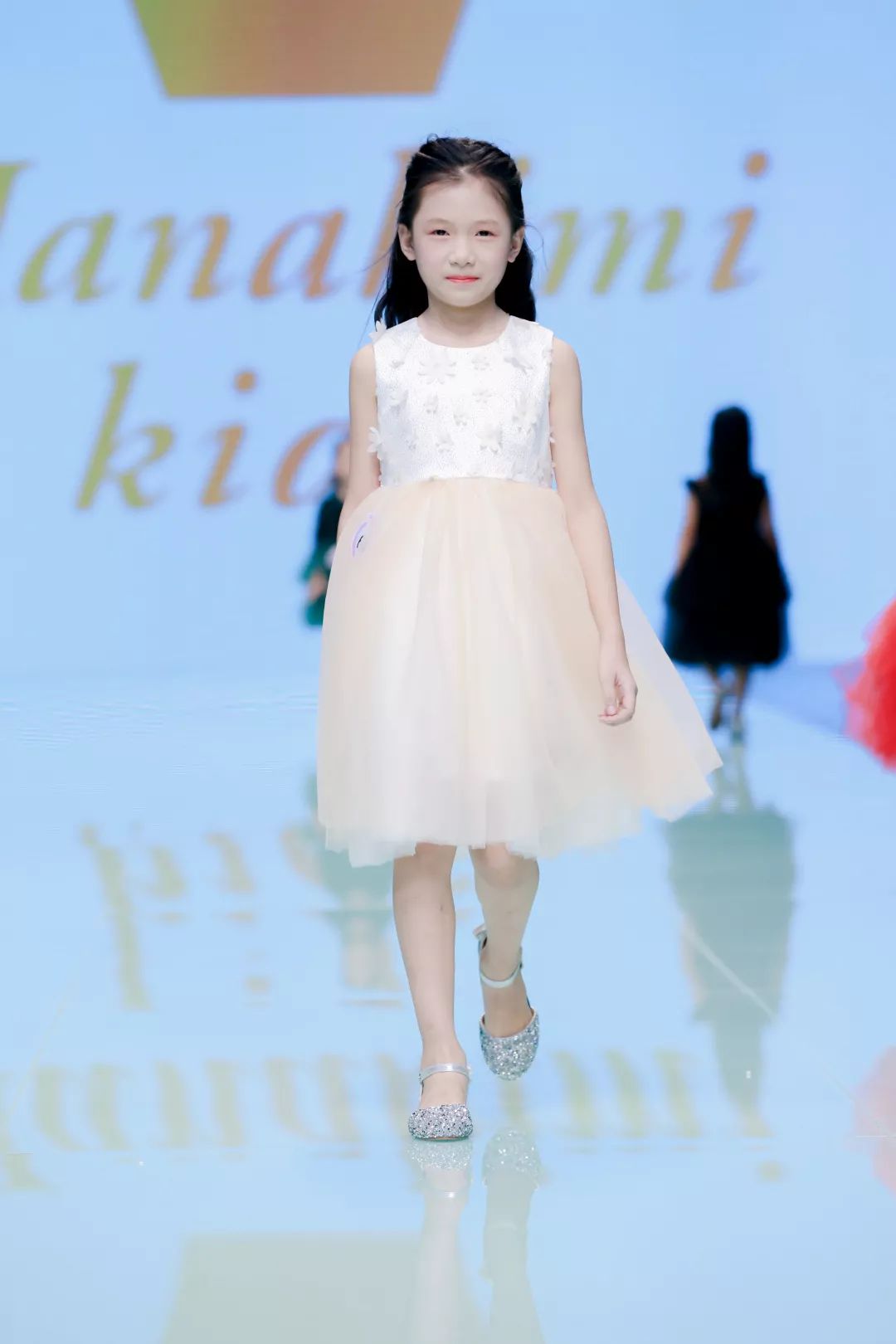 bébé model 陈姝言bébé model 张馨月hanakimi不仅仅是花童服