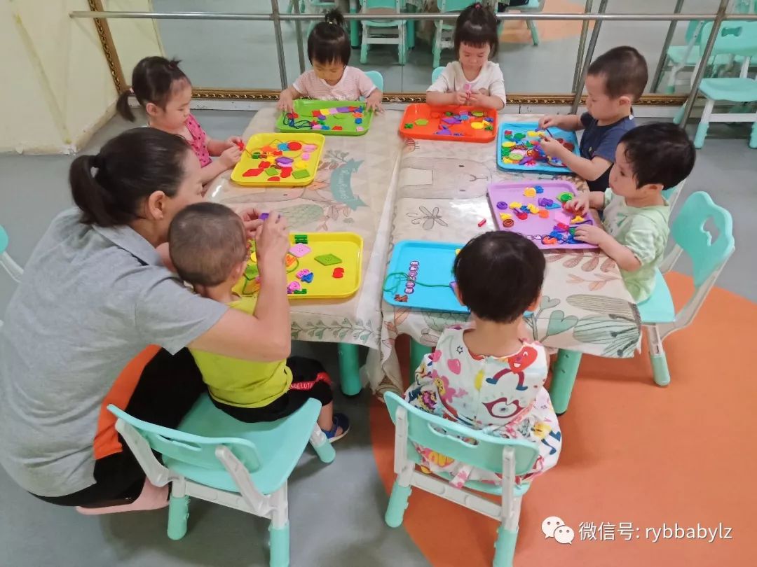 爸爸妈妈去上班我上幼儿园简谱_爸爸妈妈去上班,我去幼儿园 儿歌 又名 我上幼儿园儿歌 下载,附歌词,简谱,MP3,视频和伴奏下载 宝宝爱唱歌 妈妈帮(3)